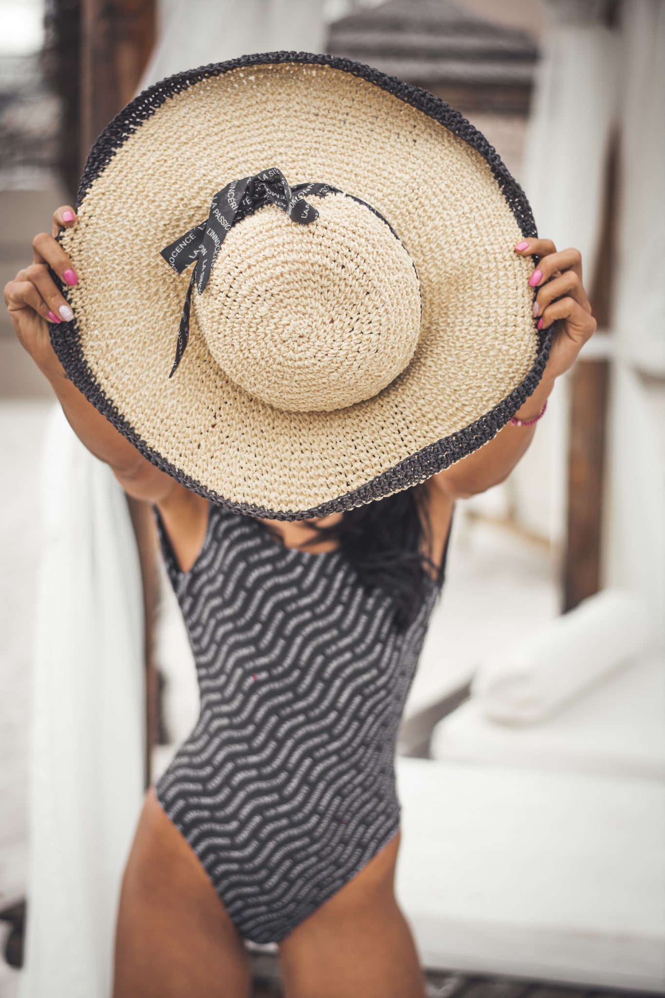 Women beach hat with brim 'Les émotions'