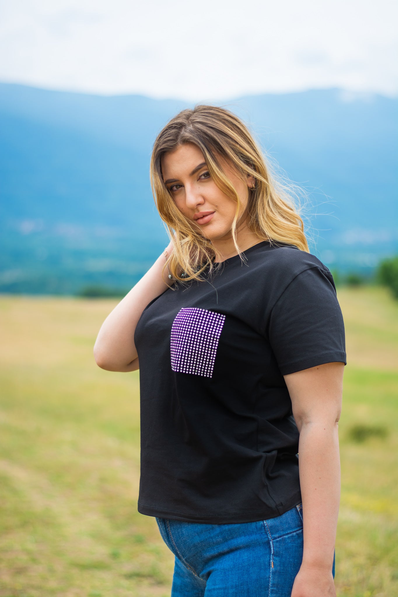 Women black cotton t-shirt with a crystal pocket
