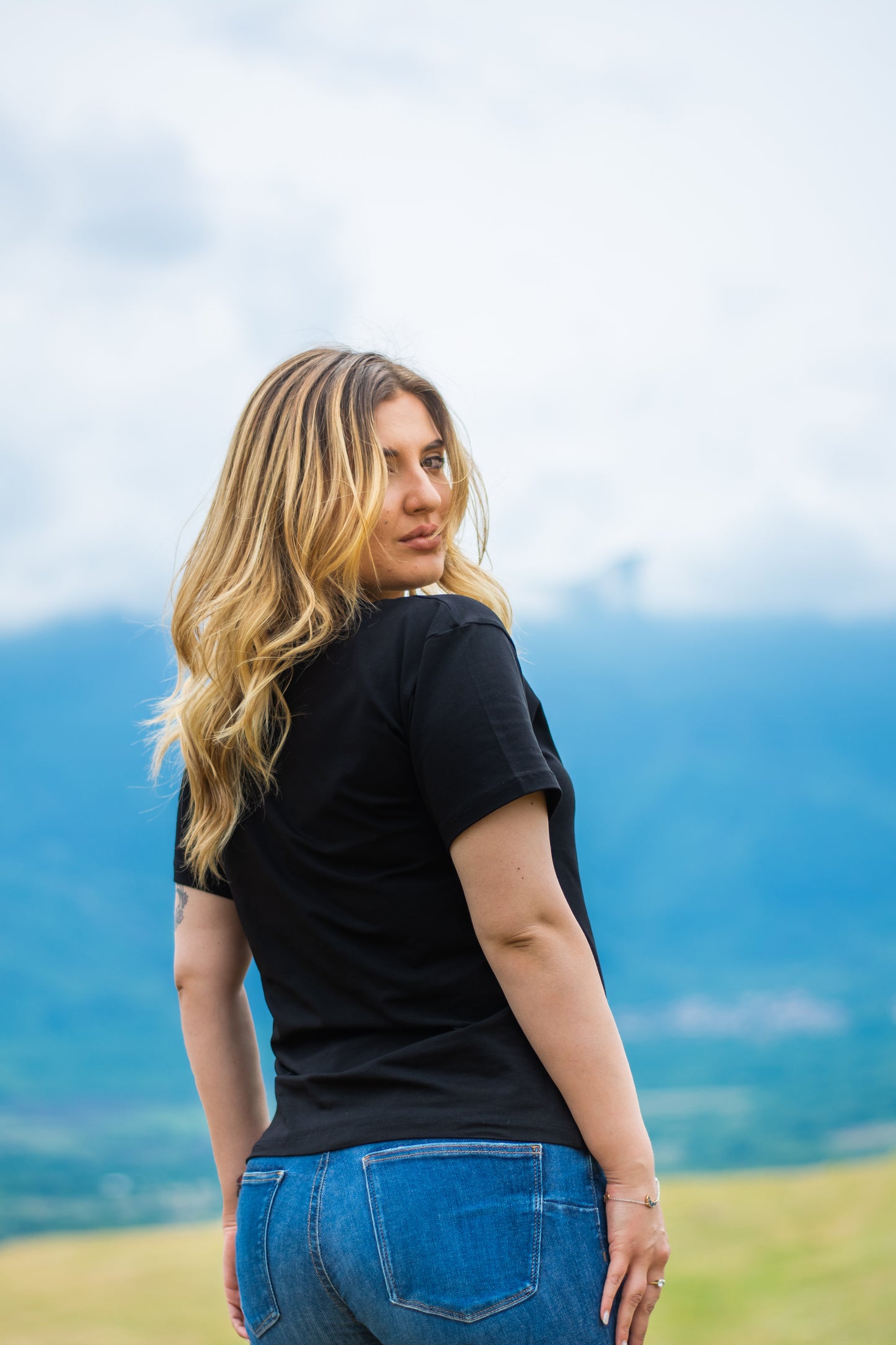 Women black cotton t-shirt with a crystal pocket