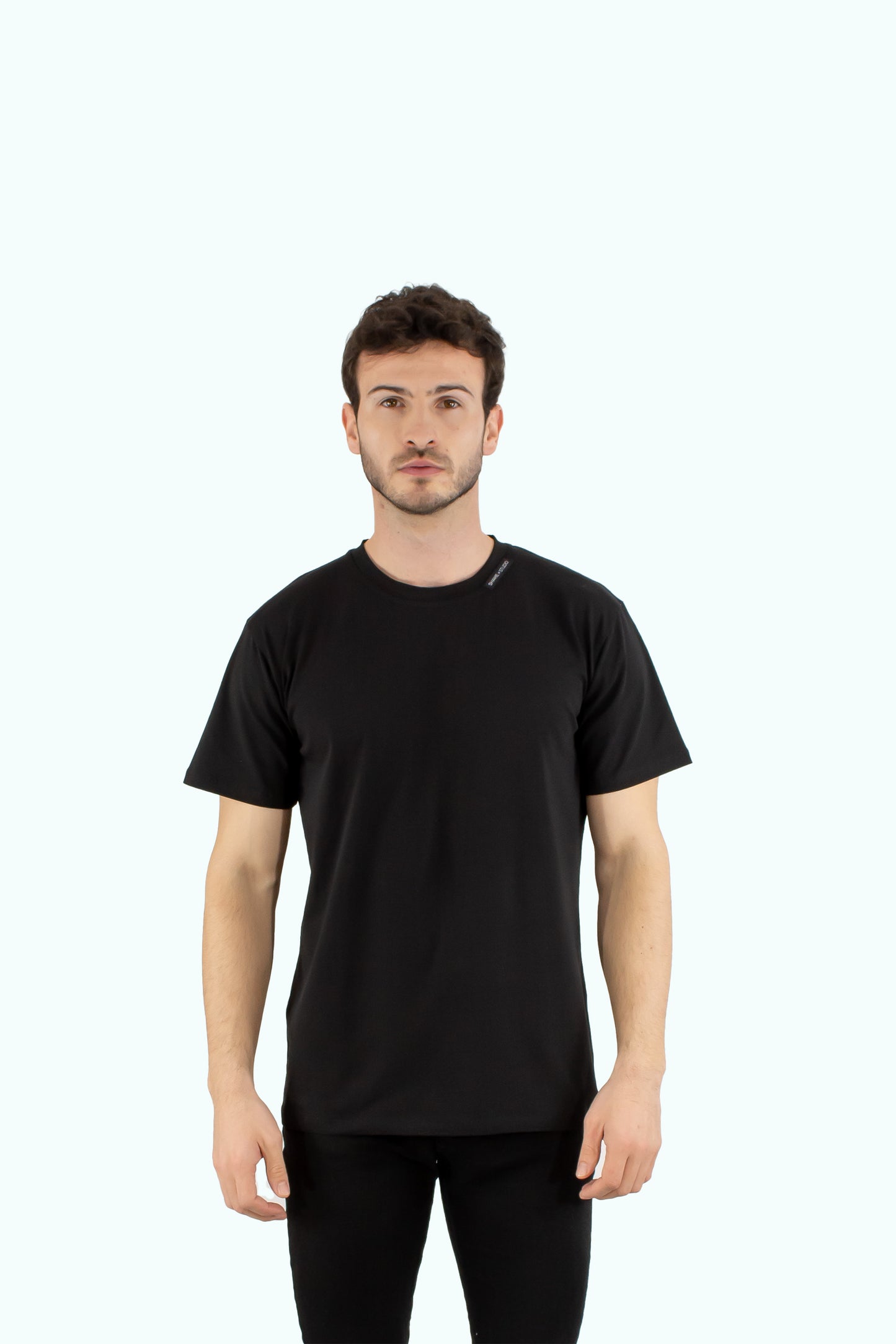 Men black cotton t-shirt with short sleeve and neck label