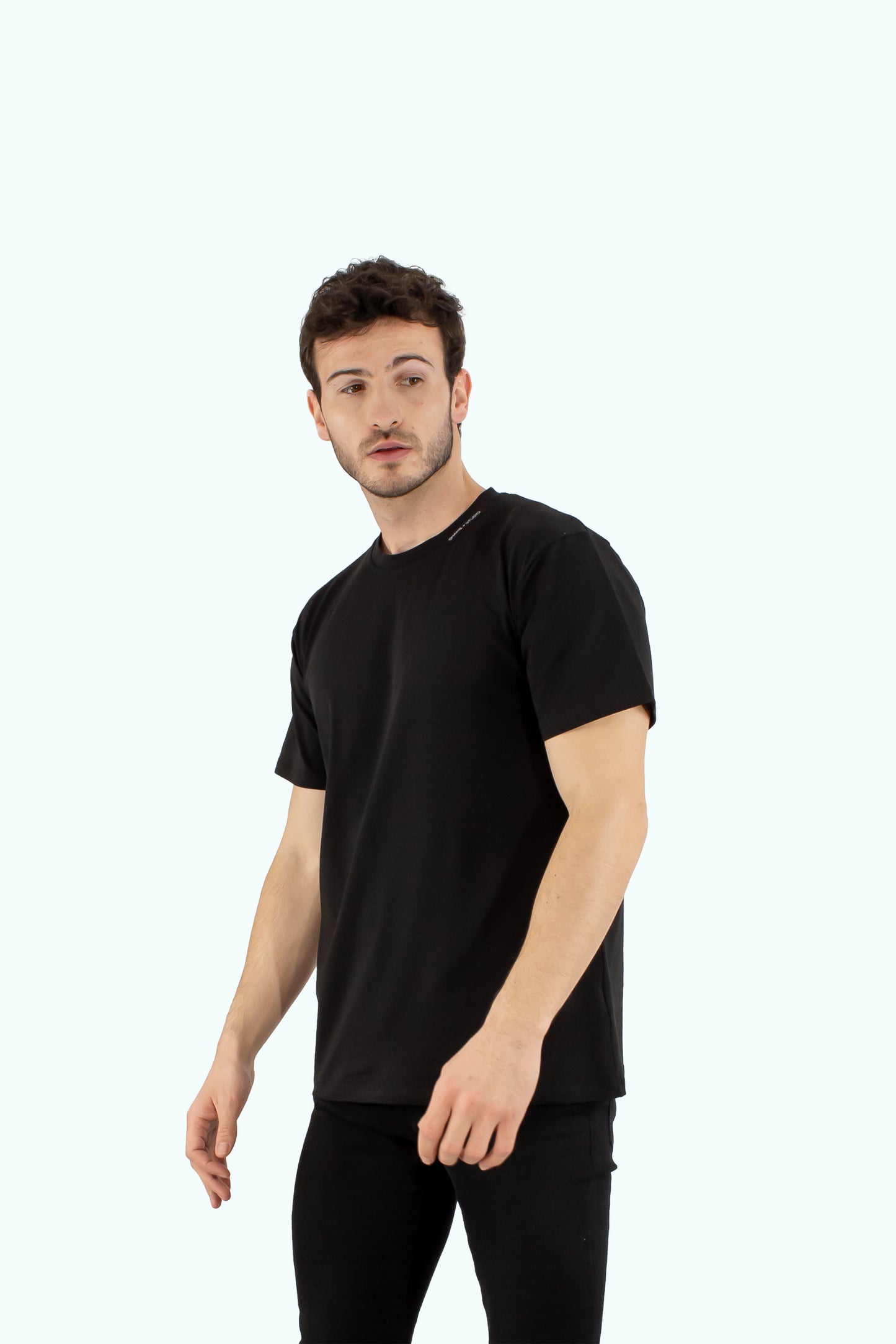 Men black cotton t-shirt with short sleeve and neck label