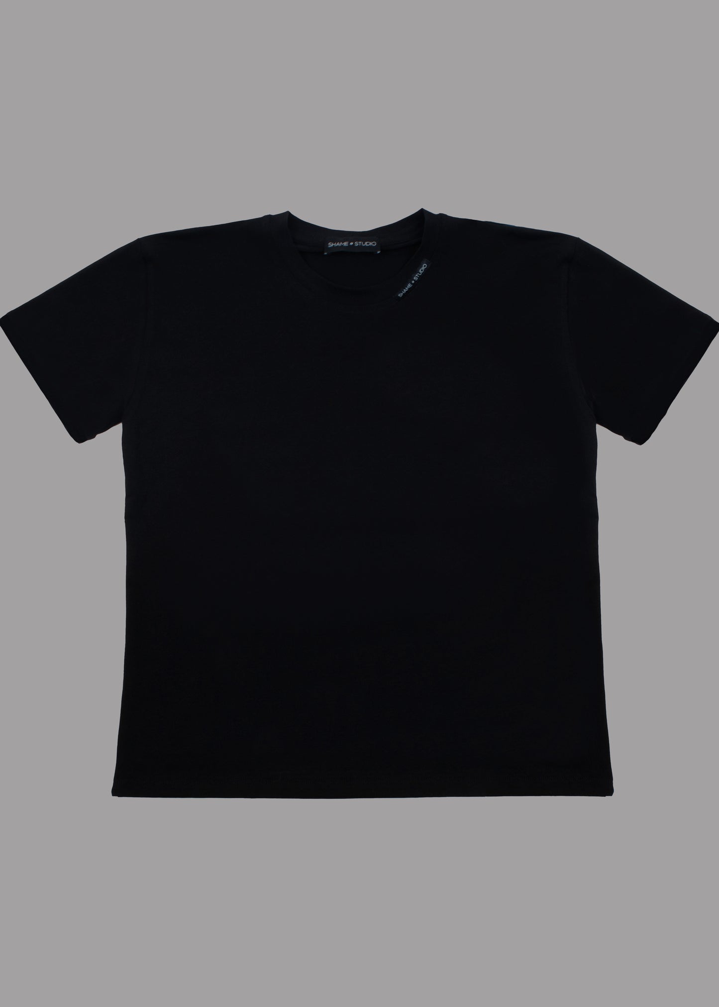 Men black cotton t-shirt with short sleeve and neck label