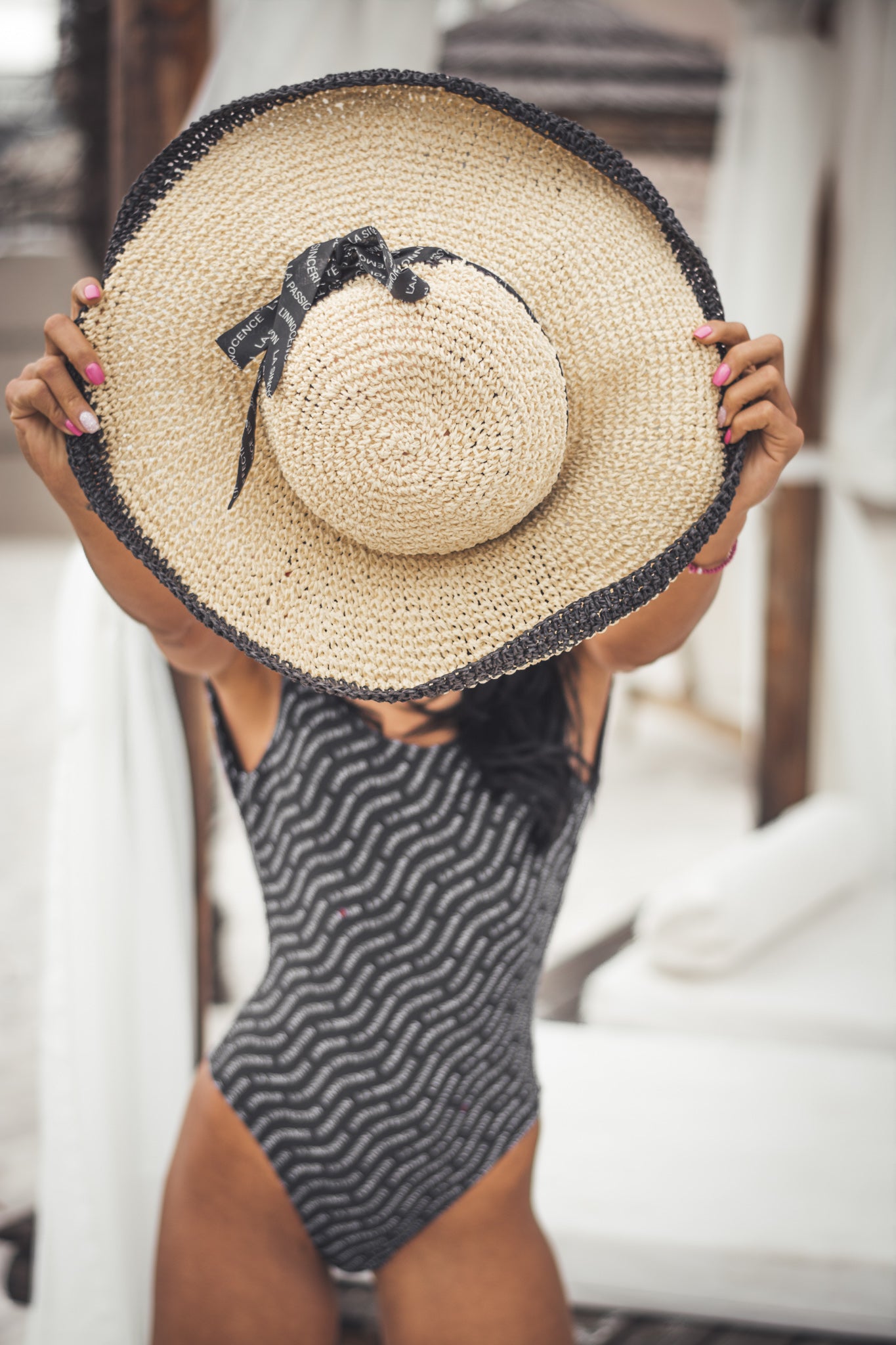 Women beach hat with brim 'Les émotions'