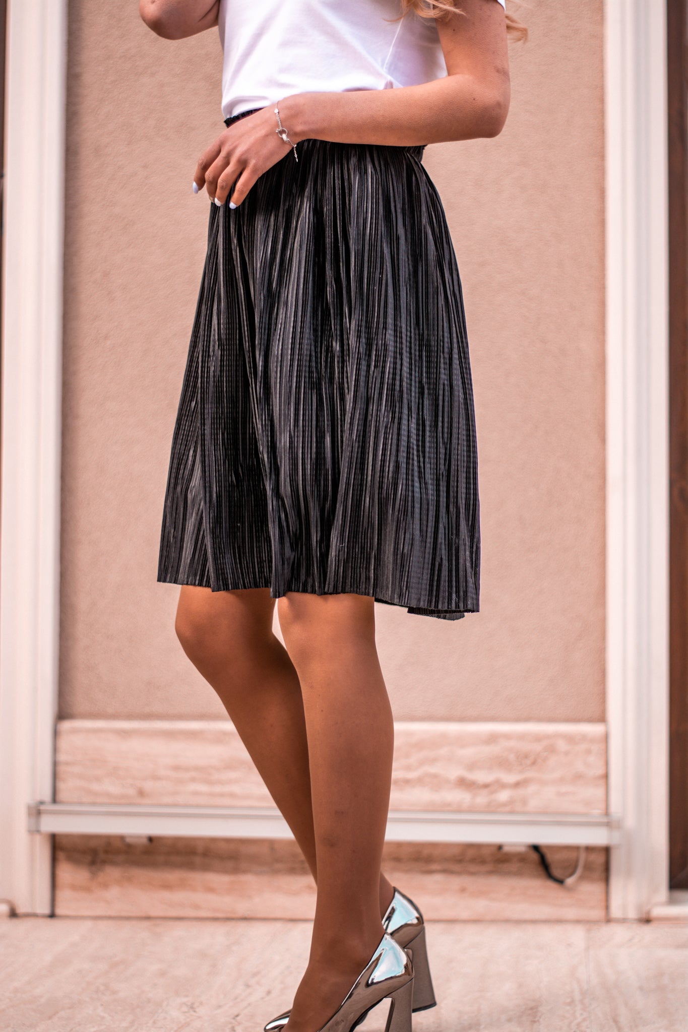 Women black pleated skirt knee length