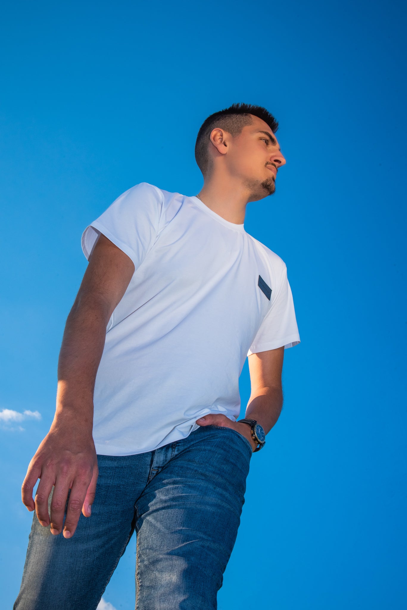 Men white cotton t-shirt with logo badge