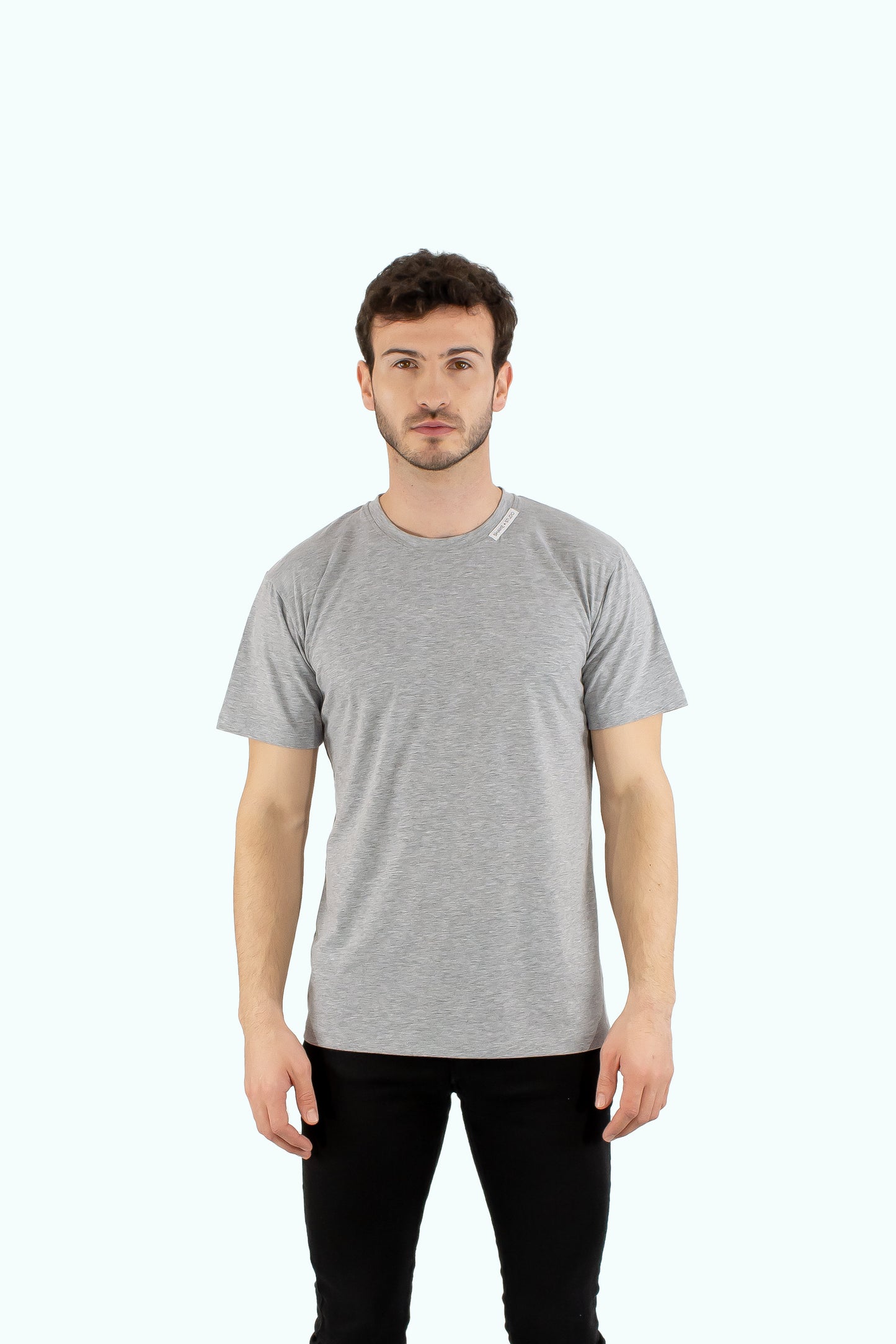 Men grey cotton t-shirt with short sleeve and neck label