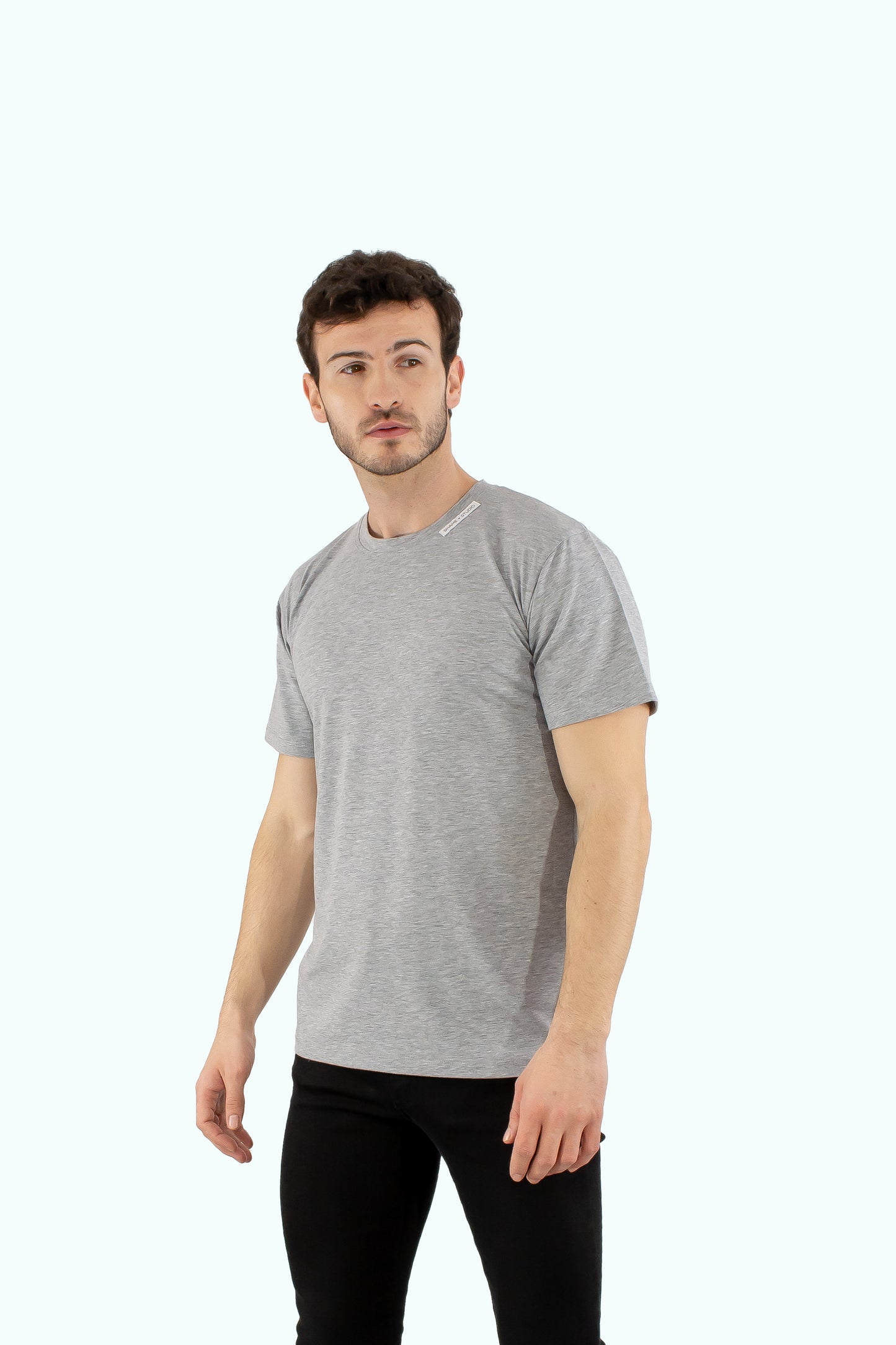 Men grey cotton t-shirt with short sleeve and neck label