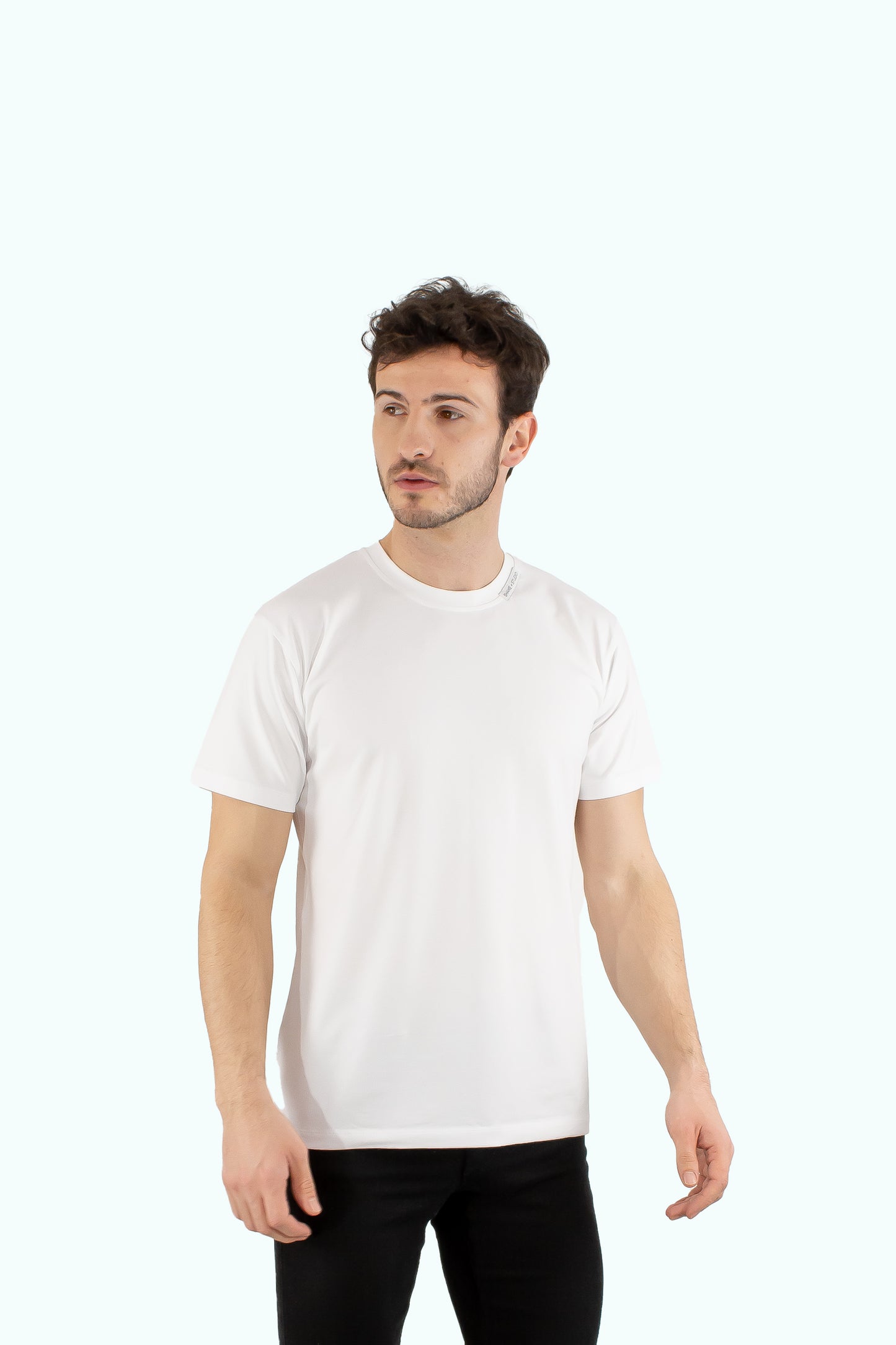 Men white cotton t-shirt with short sleeve and neck label