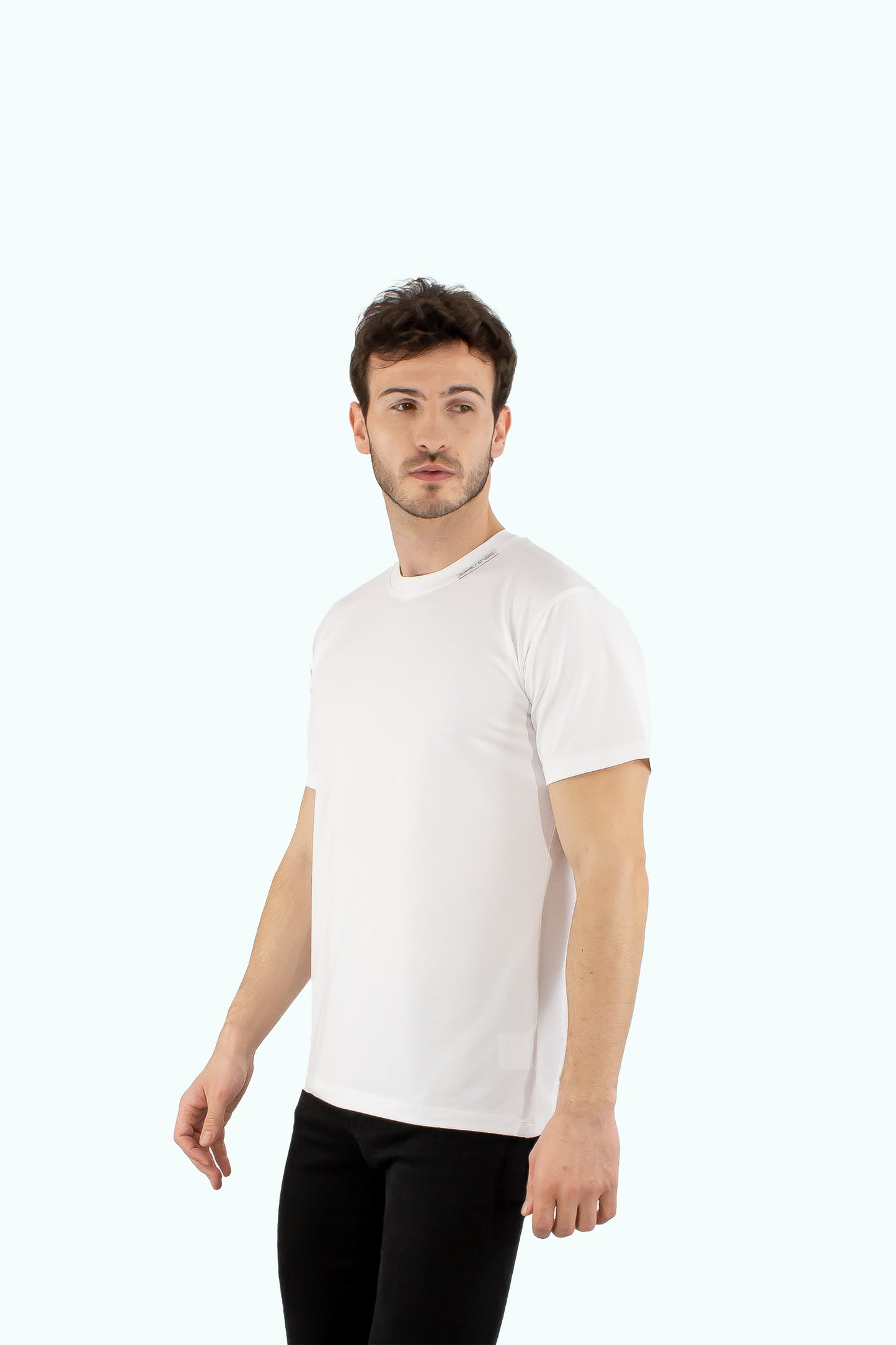 Men white cotton t-shirt with short sleeve and neck label