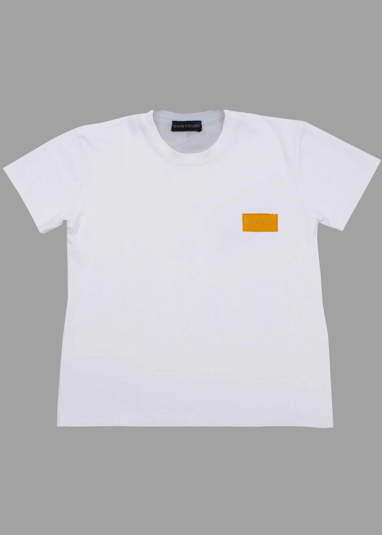 Men white cotton t-shirt with orange logo badge