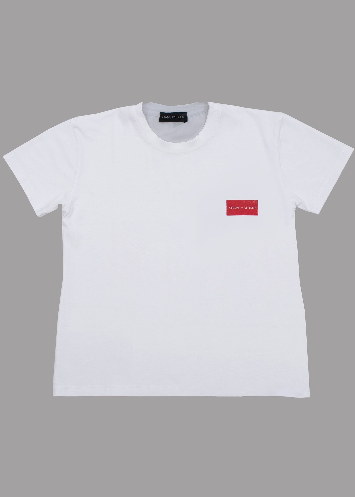 Men white cotton t-shirt with red logo badge